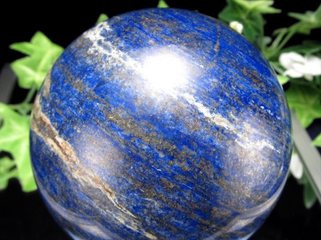 UVライトで蛍光 3A ラピスラズリ 丸玉 直径74mm 重さ674g つやつや光沢