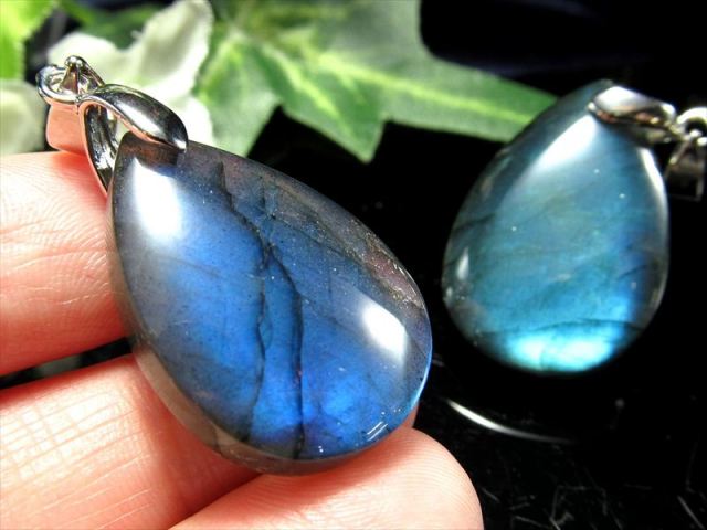 5A 全面ブルーシラー ラブラドライトドロップ型ペンダントトップ 1個売り 重さ7g-9g 濃いブルーシラー 信念を貫く力 極上天然石 マダガスカル産
