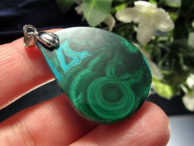 希少 天眼模様入り 天眼クリソコラマラカイト ぷっくりドロップ型