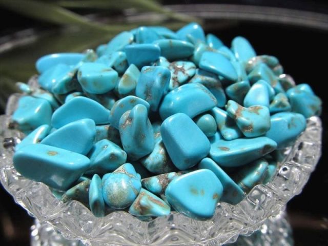 中粒タイプ 天然染色 ターコイズ さざれ 約200g入り 粒の大きさ約6mm