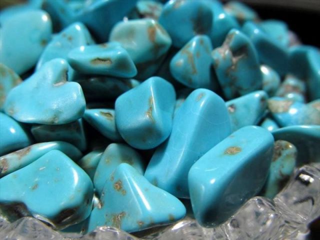 中粒タイプ 天然染色 ターコイズ さざれ 約200g入り 粒の大きさ約6mm