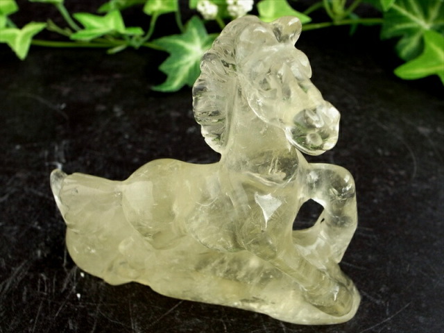 店頭展示中 2026年の干支 シトリン 馬 彫刻置物 幅約88mm 重さ138g