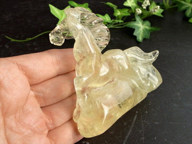 店頭展示中 2026年の干支 シトリン 馬 彫刻置物 幅約88mm 重さ138g