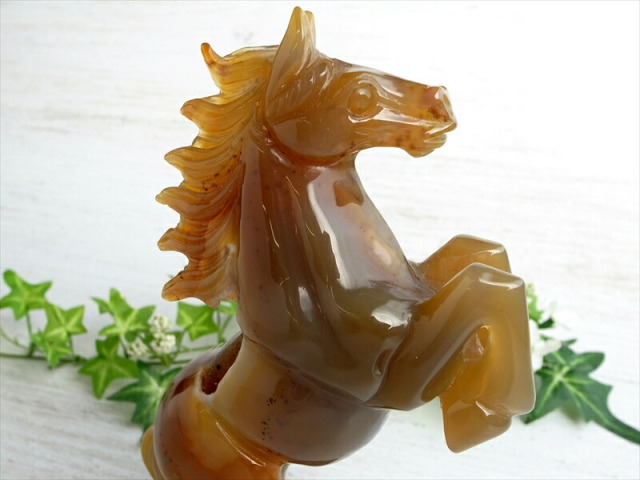 店頭展示中 2026年の干支 笑口 メノウ 瑪瑙 馬 彫刻置物 高さ175mm 重さ501g 縁起物 成功運 出世運 勝負運 強力な邪気払い、魔除けの石