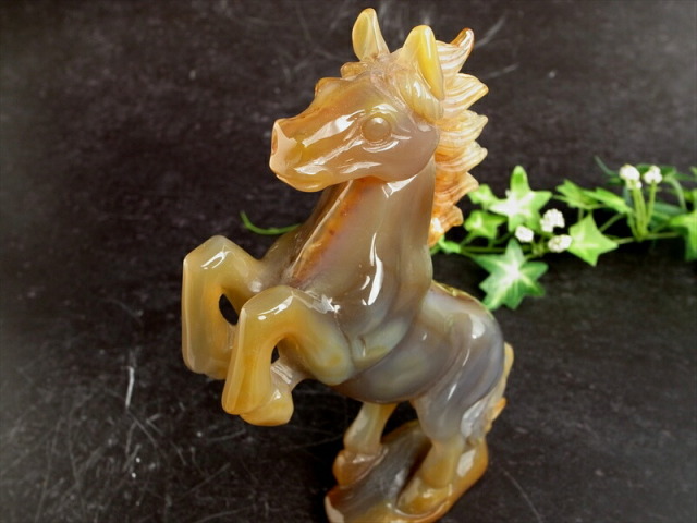 店頭展示中 2026年の干支 笑口 メノウ 瑪瑙 馬 彫刻置物 高さ175mm 重