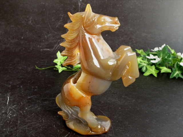 店頭展示中 2026年の干支 笑口 メノウ 瑪瑙 馬 彫刻置物 高さ175mm 重