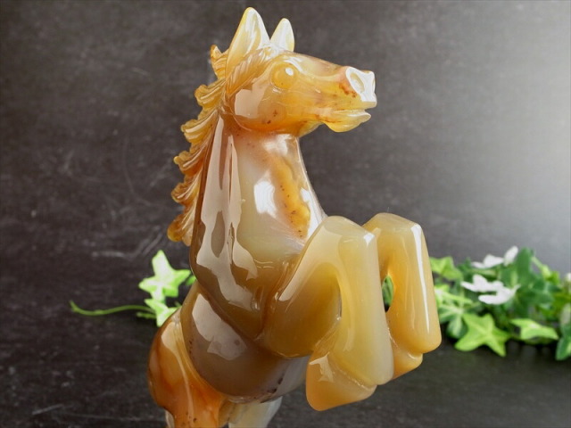 店頭展示中 2026年の干支 笑口 メノウ 瑪瑙 馬 彫刻置物 高さ175mm 重