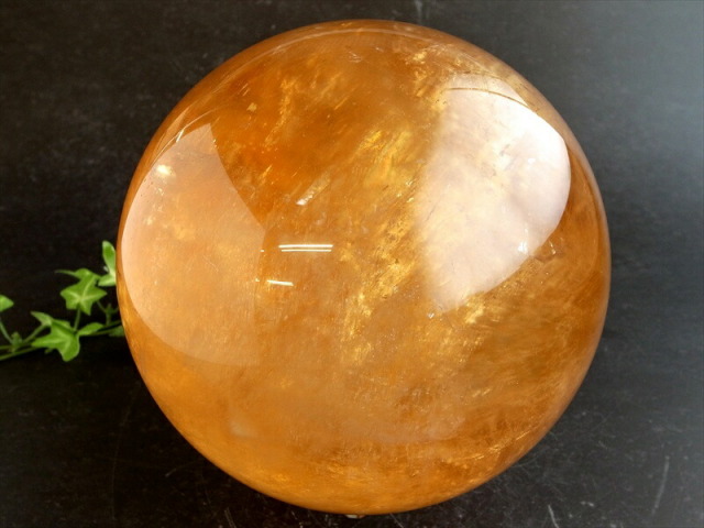 店頭展示中 特大 ディープゴールデン カルサイト 丸玉 台座付 直径約