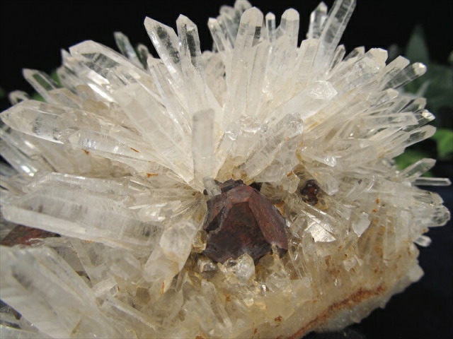 店頭展示中 神秘の結晶群 ミャンマー産 アイアン共生 水晶クラスター