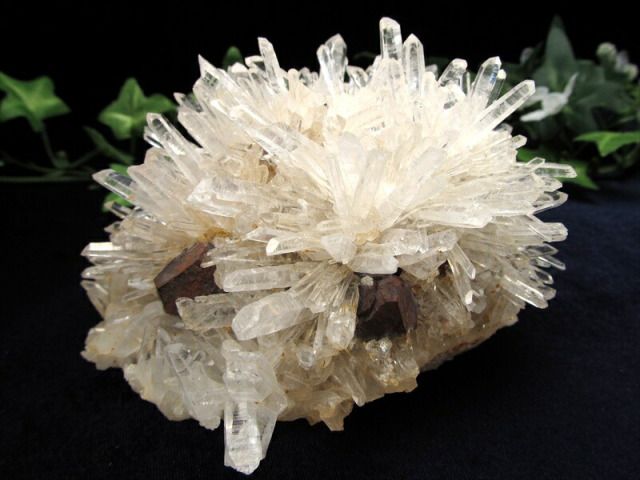 店頭展示中 神秘の結晶群 ミャンマー産 アイアン共生 水晶クラスター