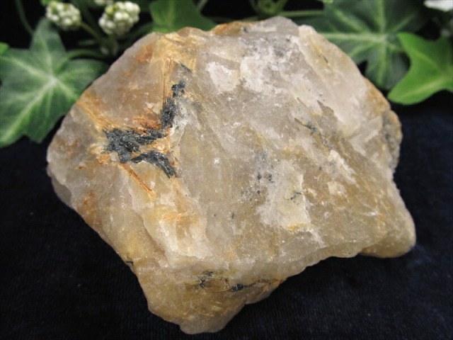 金針水晶原石 ゴールドルチル 原石 最大幅 78mm 重さ 216g ゴールド