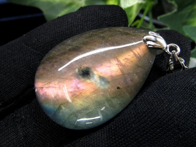 人気希少カラー パープルシラー ラブラドライド ぷっくりロップ型 ペンダントトップ 縦約32mm 重さ約9g 困難を打開する石 1点物 Silver925 マダガスカル産