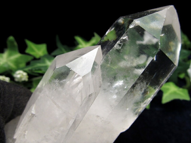 大地が育んだ光の宇宙 ブラジル産 水晶 クラスター 専用木製台座付 高さ 128mm 重さ311g 最高級 浄化 清らかな力をもつ全能の石 一点物 ブラジル産