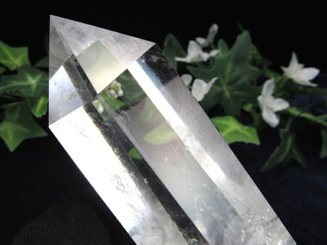 ラダー入り 天然 水晶 ポイント 六角柱 専用木製台座付 高さ 125mm 重