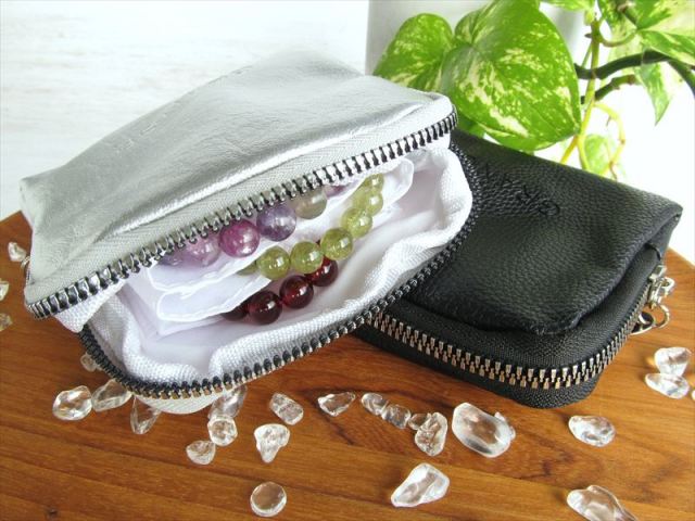高級感有りシボ革 エコレザー ブレスレット専用 旅ポーチ 幅約11cm-13cm×11.5cm-12cm アクセサリーポーチ パワーストーンブレスレットの持ち運び・保管