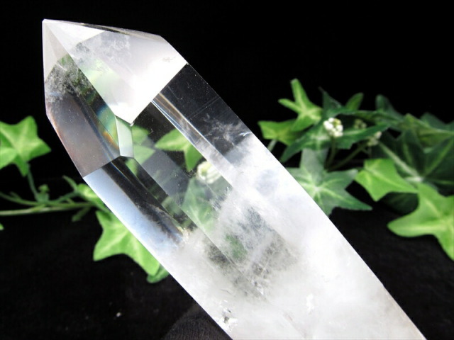 ラダー入り 大人気水晶ポイント 透明水晶 ポイント 六角柱 専用木製台座付 台座有りの高さ160mm 重さ284g 極上超透明 浄化 インテリア一点もの ブラジル産