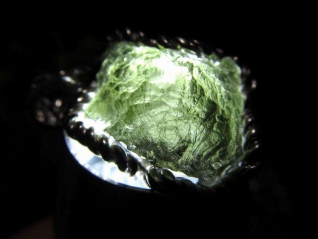 モルダバイト原石 ペンダントトップ 石サイズ縦約18.2mm×幅約13.5mm 約4.9g 入手困難 価格が爆上がり カルマの浄化・幸運と豊穣のお守り 1点物 Silver925