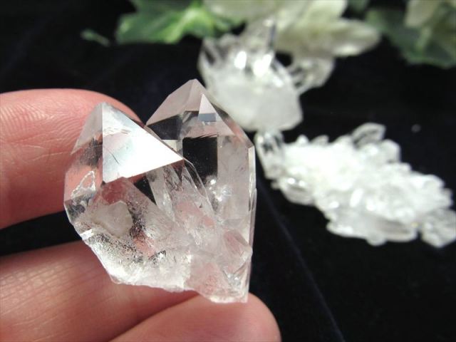 大特価 4A+ 現地画像有り トマス産 超透明水晶 クラスター SSサイズ 1個売り 4cm×4cmの箱に入るミニクラスター 透明度抜群 最高級 浄化 ブラジル