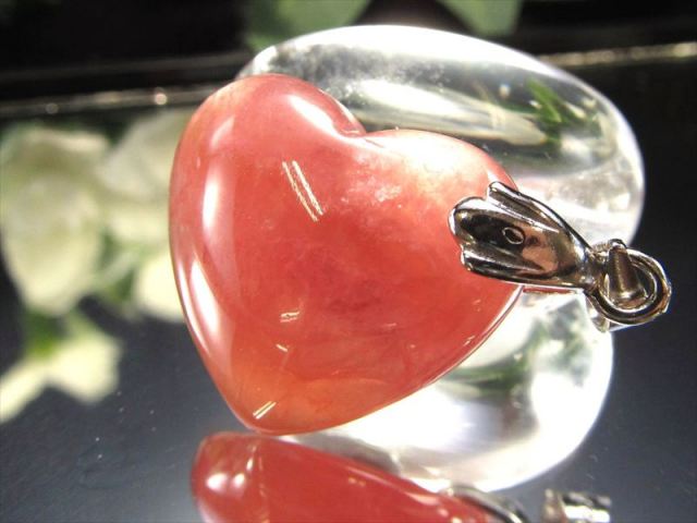 インカローズ ペンダントトップ ハート型 石サイズ縦約16mm 約3.7g 艶やかな薔薇色の輝き 優雅な縞模様と光沢感が織り成す美しい表情 恋愛成就・幸福の石