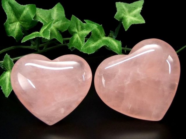 ディープローズクォーツ ハート型 タンブル 重さ30g-45g 1個売り 女性に人気 ハート型 艶光沢抜群 可愛らしいミルキーピンク 恋愛運最強の組み合わせ