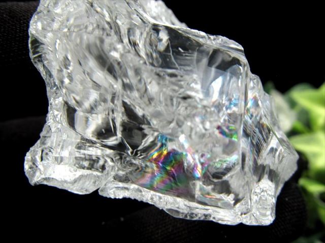 虹たっぷり 水晶原石 アイスデビル ロッククリスタル原石 1個売り約60g