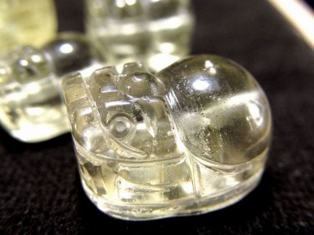 財運を高める瑞獣 リビアングラス 貔貅 ヒキュウ タンブル ビーズ 長さ約13mm-13.5mm 1個売り 貴重パーツ 宇宙起源の絶大なパワー エジプト政府採掘禁止