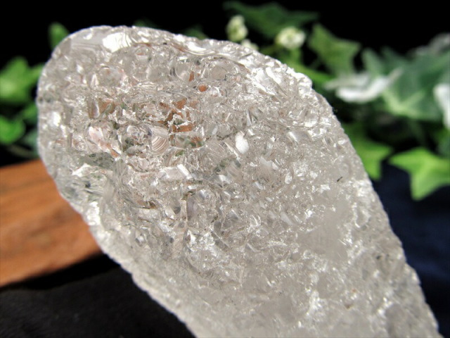 ヒマラヤ水晶 アイスクリスタル ニルヴァーナクォーツ 原石 最大幅 89mm 重さ141g 強力なパワーを持つ水晶 近年発見された水晶 ネパール産