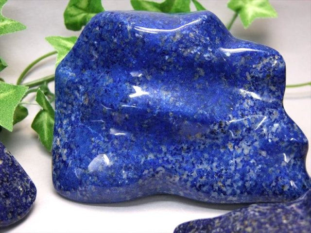大特価 3A ラピスラズリ 磨き原石 タンブル 500g-600g 鮮やかブルーに