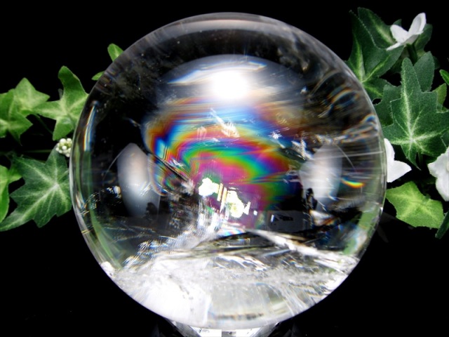 最良の虹 5A級 天然水晶 虹入り 丸玉 台座付 重さ597g φ75.5mm レインボー水晶 すべての浄化と純粋さの象徴 極上天然石 一点もの ブラジル産 パワーストーン