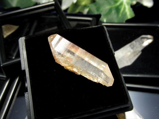 希少 国産原石 宮崎水晶 板谷水晶 単結晶 SSサイズ 1個売り ルースケース入り ほんのりオレンジカラー ポジティブなエネルギーを引き寄せる 宮崎県