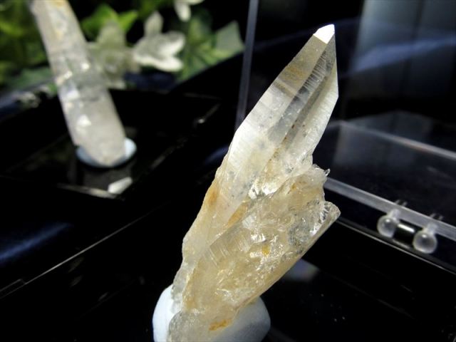 良質 宮崎水晶 板谷水晶 単結晶 Mサイズ 1個売り サイズ約5cm×5cmのケース入り ポジティブなエネルギーを引き寄せる 宮崎県 西米良村板谷産 パワーストーン