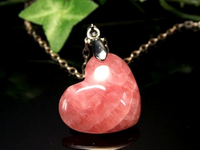 つやつや 3A インカローズ ペンダントトップ ハート型 石サイズ縦約22mm 約5.2g 艶やかな薔薇色の輝き 優雅な縞模様と光沢感が織り成す美しい表情