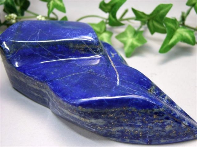 UVライトで蛍光アリ 高品質 ラピスラズリ 磨き原石 重さ474g 最大幅128mm 最強の幸運を引き寄せる世界最古のパワーストーン 幸運の象徴 大人気浄化アイテム