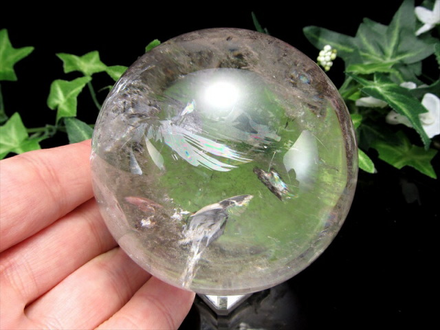 ✳️☆超逸品☆極上透明度と煌煌と輝く虹‼️極上別格品✨レインボー 水晶 丸玉 天然石 ✳️☆超逸品☆極上透明度と煌煌と輝く虹‼️極上別格品