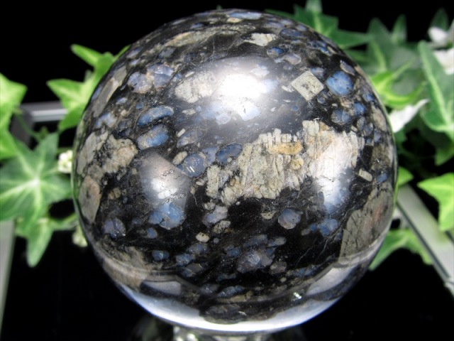 入荷頻度極少 ケセラストーン 丸玉 置物 台座付 直径約73mm 重さ578g トルマリンの20倍のマイナスイオンを放出 癒し 安心感を与える石