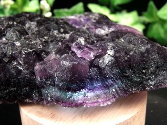 激レア パープルフローライト 結晶原石 LED台座付き 最大幅約92mm 重さ246g 強い光で透かすと魅惑のパープルや層が現れる 中国 湖北省産 パワーストーン