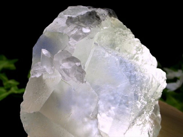 激レア アイスフローライト 結晶原石 LED台座付き 最大幅約93mm 重さ464g 超透明のゼリー状アイスフローライト 内モンゴル産 パワーストーン 天然石