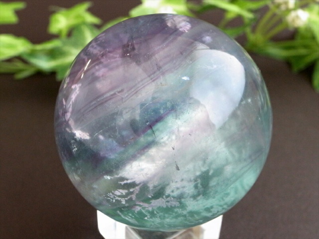 虹入り グラデーションが美しい マルチカラーフローライト 丸玉 直径約45mm 重さ約169g フローライト 天才の石 つやつや光沢 一点物 蛍石 アメリカ産