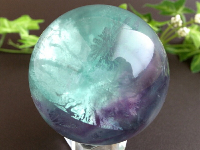 天然石グラデーション‼️ ブルーフローライト九尾 彫刻 専用台座付‼️ グラデーションが美しい マルチカラーフローライト 丸玉 台座付 直径約