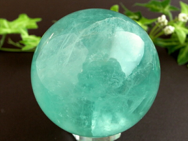 高品質 蛍光 グリーン フローライト 丸玉 台座付 直径60mm 重さ376g 大人気丸玉 天才の石 つやつや光沢 一点もの 蛍石 アメリカ産 パワーストーン 天然石