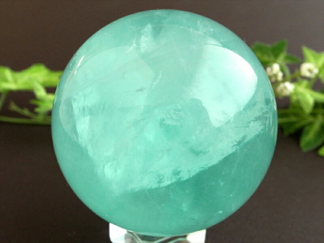 高品質 蛍光 グリーン フローライト 丸玉 台座付 直径61mm 重さ403g 大人気丸玉 天才の石 つやつや光沢 一点もの 蛍石 アメリカ産 パワーストーン 天然石