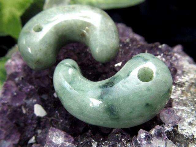 限定5個 ビルマ翡翠 ミャンマージェイド 勾玉 縦約25mm-28mm 1個売り 艶光沢抜群 魔除けや厄除け&幸運のお守り 5月の誕生石 ミャンマー産 パワーストーン