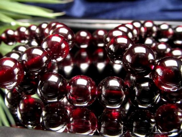 AA アルマンダインガーネット ブレスレット 8.5mm-9mm×22珠前後 上品な