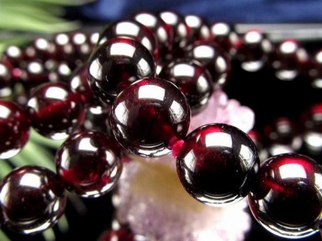 AA アルマンダインガーネット ブレスレット 8.5mm-9mm×22珠前後 上品な