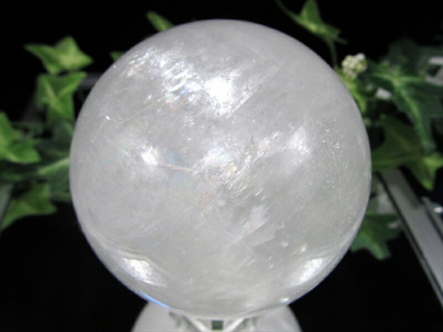 虹入り 4A ホワイトカルサイト 丸玉 直径66mm 重さ407g エネルギーの増幅と強力な浄化の石 神秘的な美しさ 方解石 ブラジル産 パワーストーン 天然石