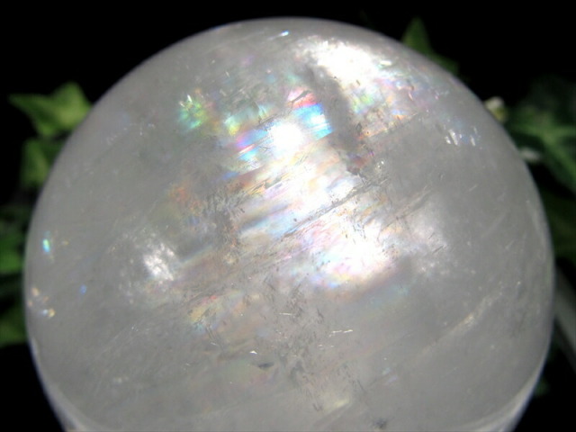 虹入り 4A ホワイトカルサイト 丸玉 直径69mm 重さ472g エネルギーの増幅と強力な浄化の石 神秘的な美しさ 方解石 ブラジル産 パワーストーン 天然石