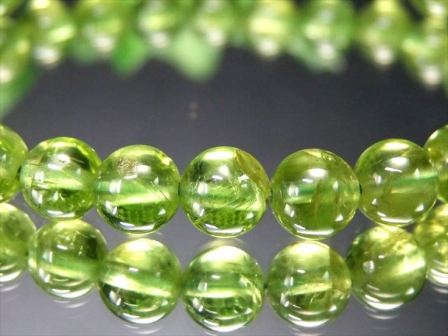店頭展示中 S級 ペリドット かんらん石 ブレスレット 7mm×26珠 澄み切ったオリーブグリーン 女神ペレの涙 夫婦円満の石 8月誕生石 一点もの ミャンマー産