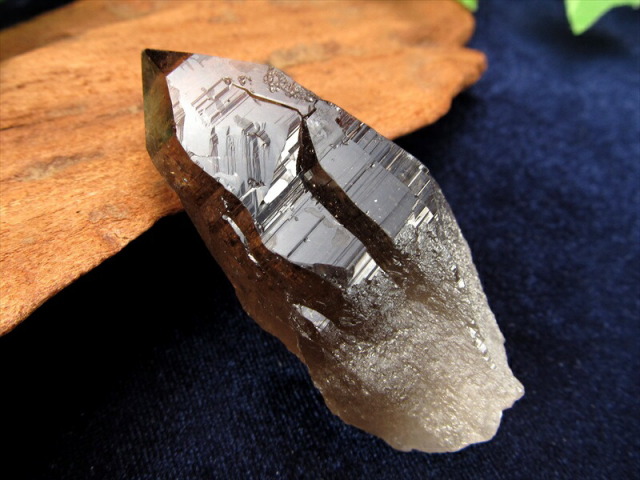 濃色 産出量極少により入手困難 ガウリシャンカール原石 幅約50mm 重さ29g ヒマラヤの厳しい大自然が生んだ奇跡の石 天然非加熱 ヒマラヤスモーキークォーツ