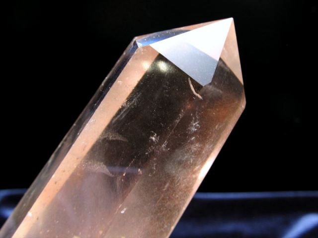 淡桃色の透明感 ピンクサゲニティッククォーツ ラビットヘア ポイント置物 高さ 91mm 重さ 155g ほんのり繊細なラビット針 恋愛や人間関係のお守り