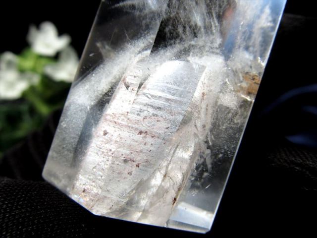 超希少 ラダー&虹入り マニフェストクォーツ ポイント置物 高さ 88mm 重さ 120g くっきり貫入水晶 クォーツ・イン・クォーツ 極上超透明 浄化 インテリア